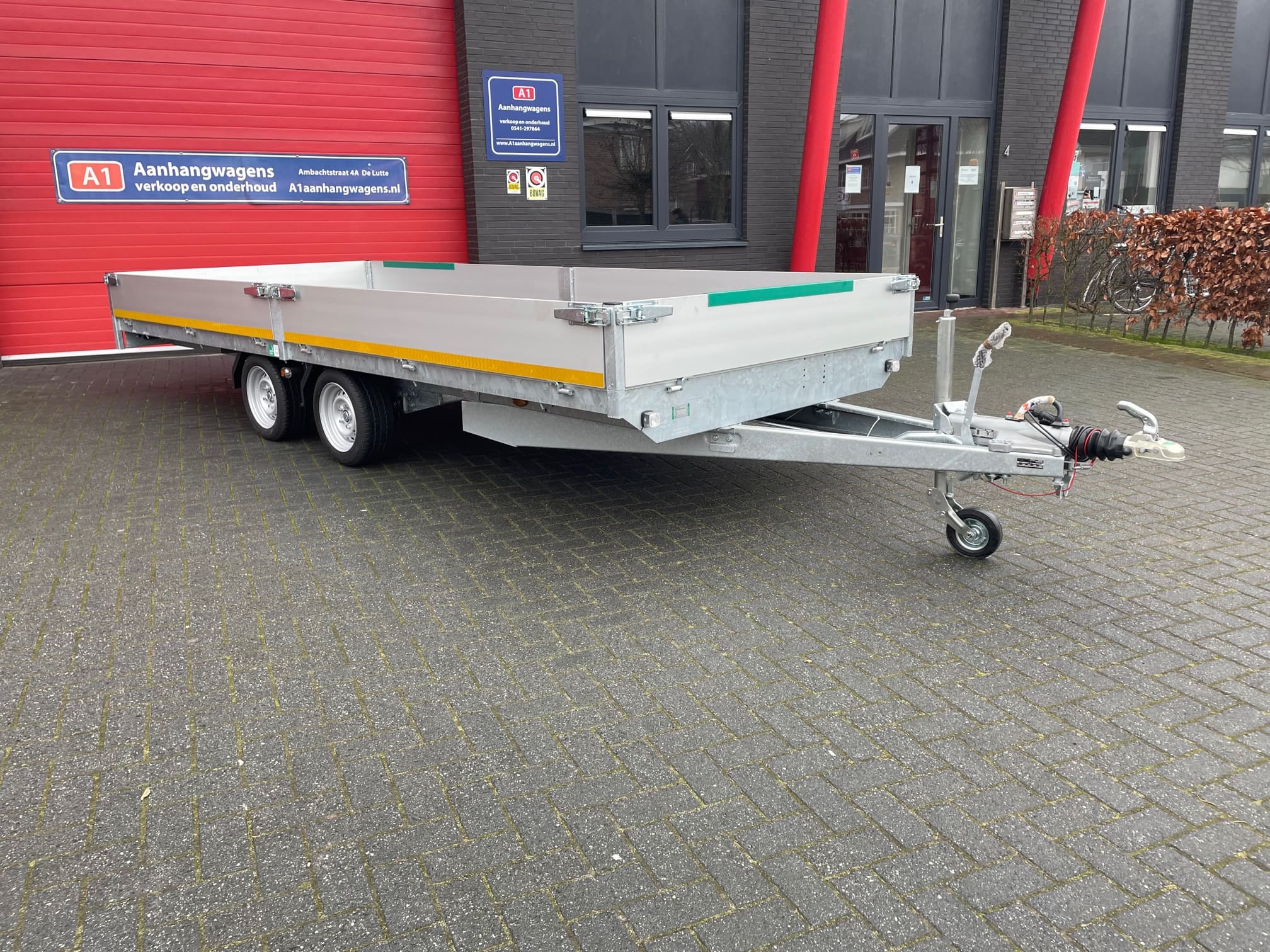 Eduard dubbel-as plateauwagen met oprijplaten