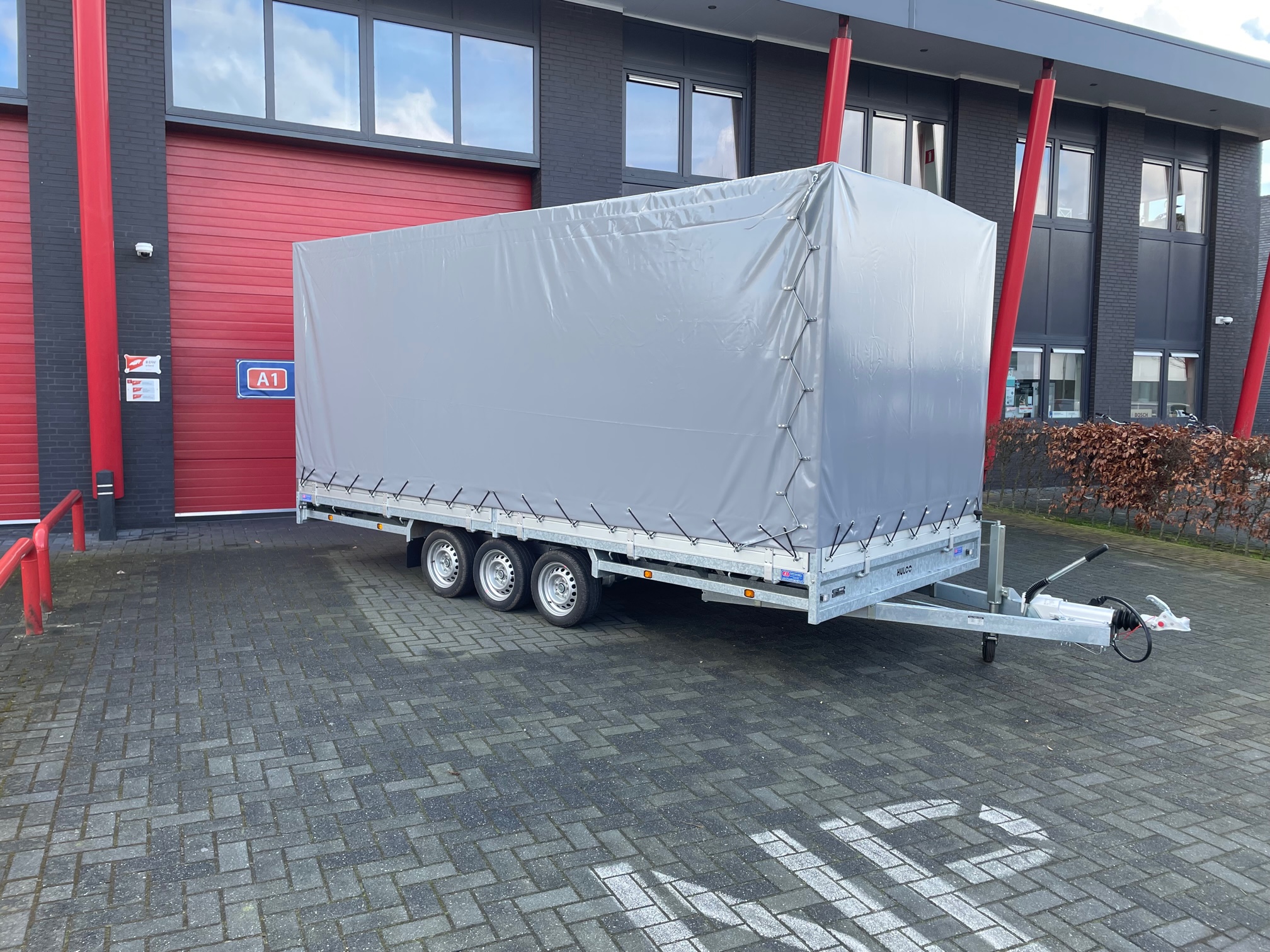 Hulco Medax tridem-as  met huif