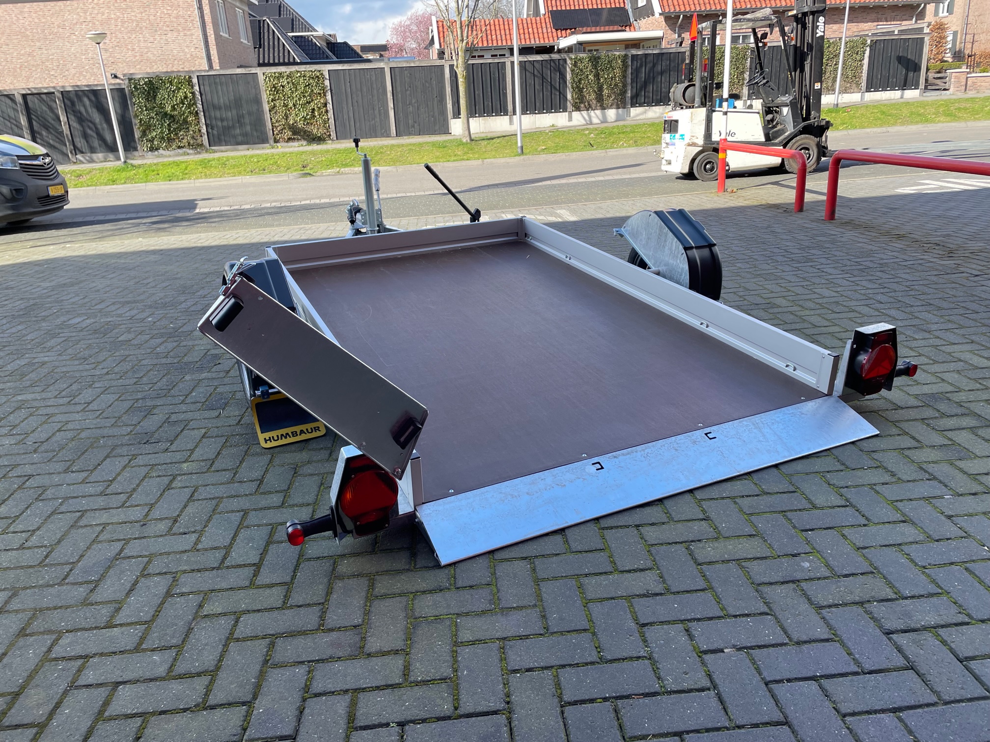 Humbaur HKT verlaagbare enkel-as voertuigtransporter